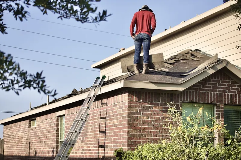 Professional roofer working on a residential roof in Bolivar